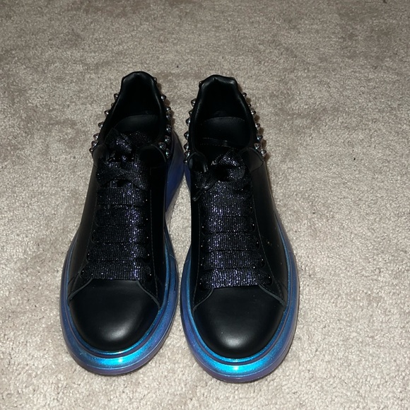 alexander mcqueen BRAND NEW, box not included - Picture 2 of 4